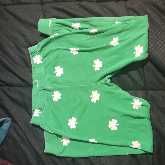 St. Patrick's Day pajamas 5T - Picture 4 of 5